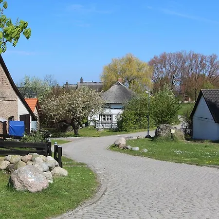 Botel Hausbooturlaub In Gager Auf Rugen *